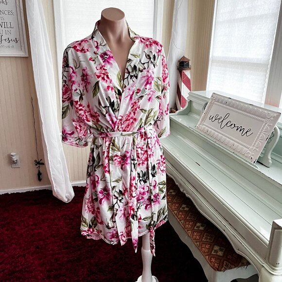 Show Me Your MuMu Other - SHOW ME YOUR MUMU Brie garden of blooms robe swim cover bridal robe